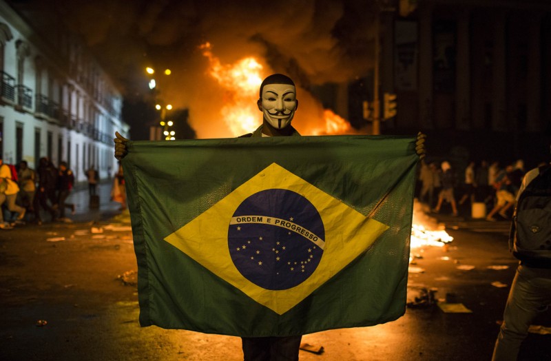 brazilprotest20 800x524 Бразилия массово протестует против бедности и футбола