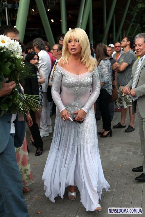 Ирина Аллегрова появилась на публике в прозрачном платье (5 фото)