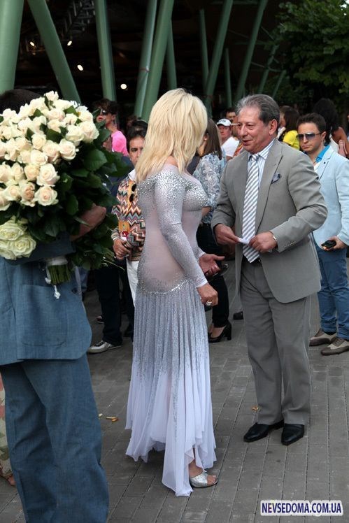 Ирина Аллегрова появилась на публике в прозрачном платье (5 фото)