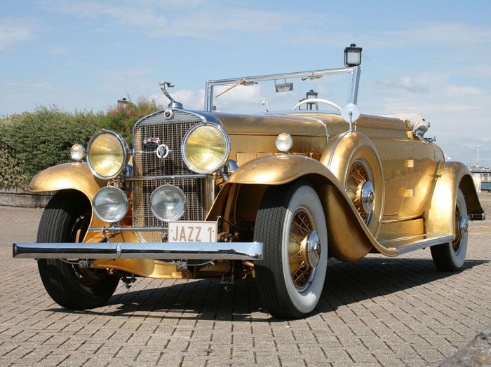 Cadillac 1931 года с позолоченным кузовом уйдет с молотка (10 фото)