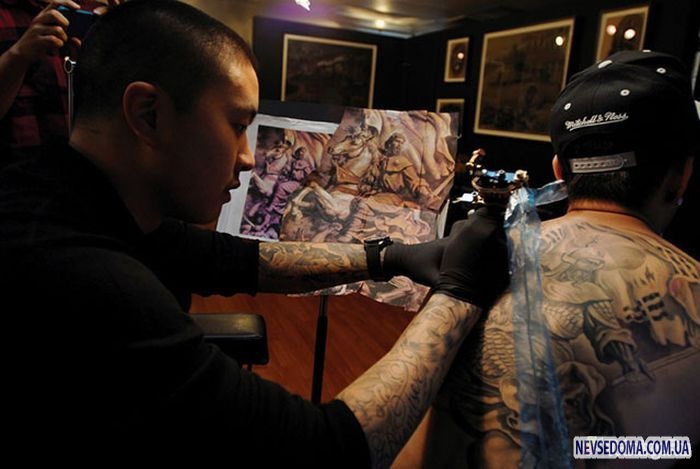 Удивительные татуировки (26 фото)