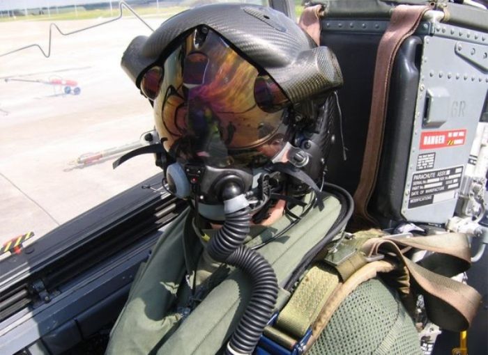 Уникальный шлем "Божий глаз" для пилотов истребителей F-35 (5 фото)