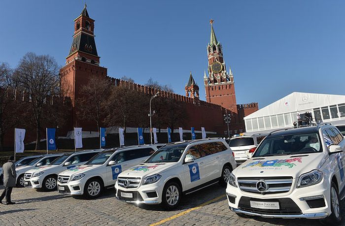 Олимпийским спортсменам сборной России подарили автомобили Мерседес (9 фото)