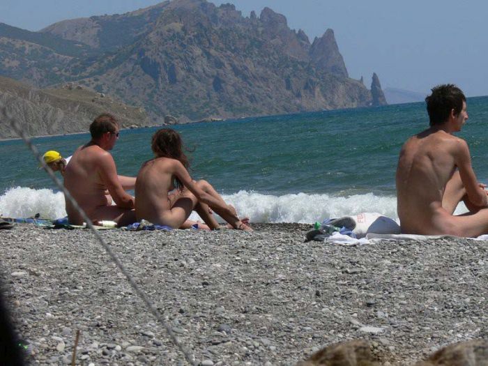 Любительское порно: Аллочку в Ялте трахали на пляже