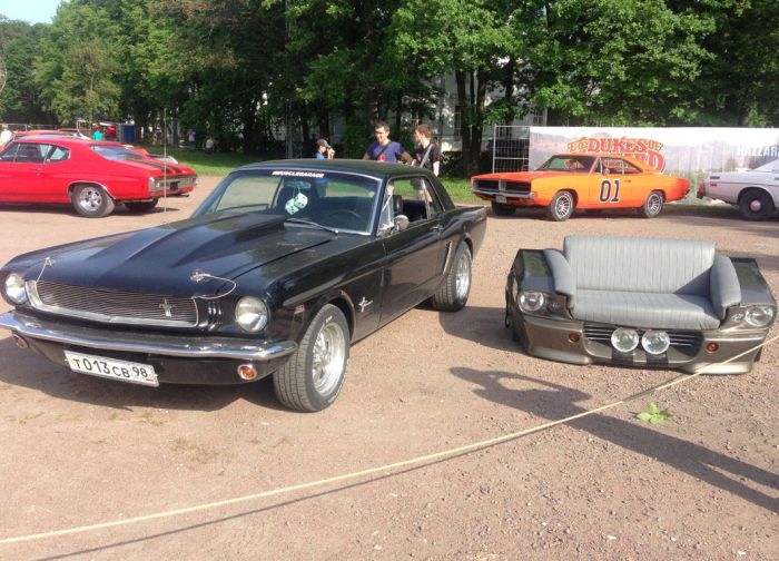 ,     Ford Mustang Fastback (24 )