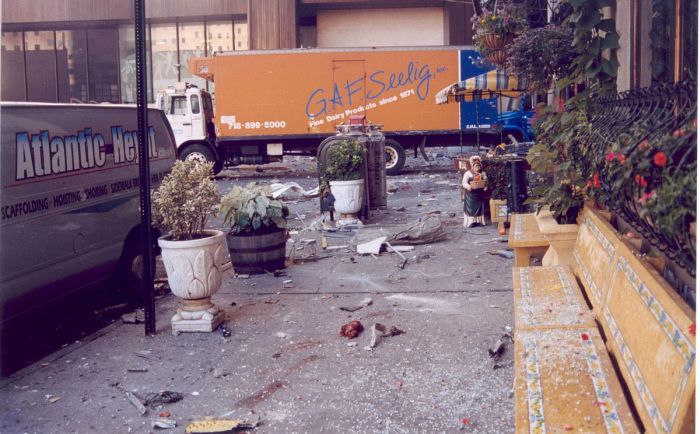 Архивные снимки теракта в Нью-Йорке 11 сентября 2001 года (23 фото)