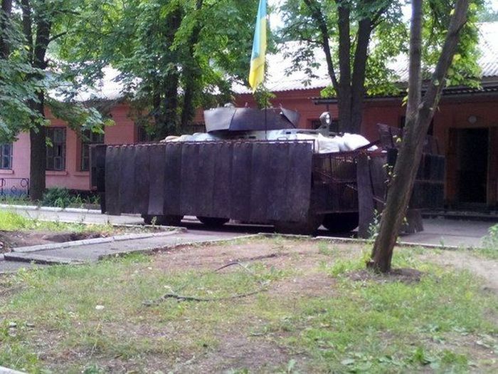 Самодельные украинские броневики, собранные из металлолома (20 фото)
