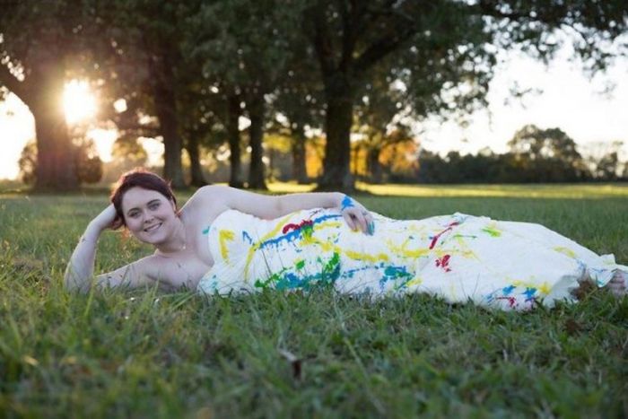 Девушка избавилась от депрессии, испортив свадебное платье (22 фото)
