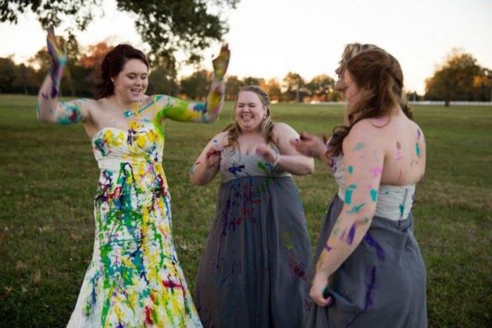 Девушка избавилась от депрессии, испортив свадебное платье (22 фото)
