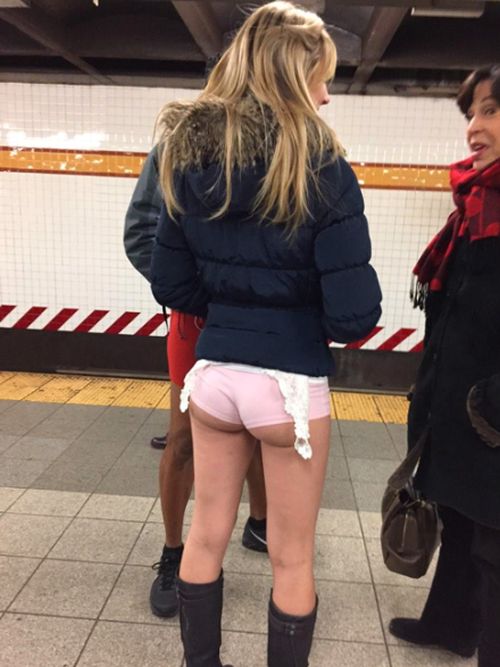       The No Pants Subway Ride (40 )