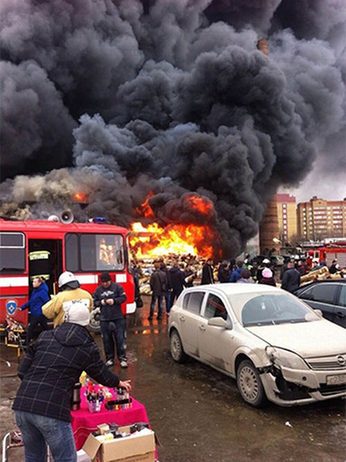 В результате пожара в казанском ТЦ «Адмирал» погибли и пострадали люди (11 фото + 2 видео)