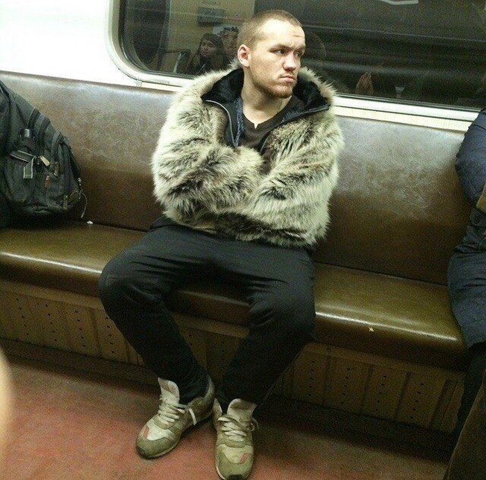 Невероятные образы пассажиров метро Санкт-Петербурга (40 фото)