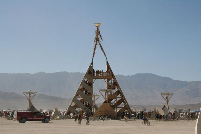     "Burning Man".  (25 )
