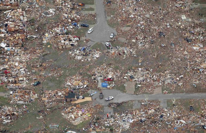 Последствия мощного торнадо в Оклахоме, США. Вид сверху (24 фото)