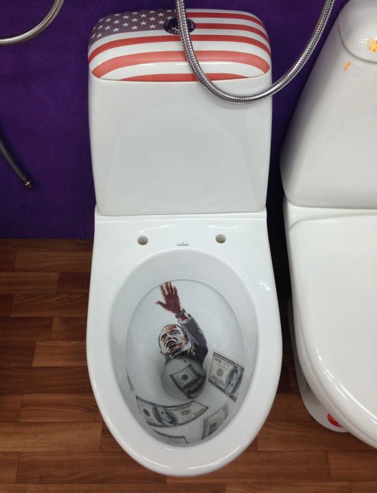 Креативная модель унитаза (2 фото)