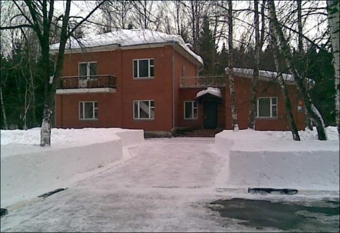 Оригинальное зимнее украшение воинских частей и городских улиц (15 фото)