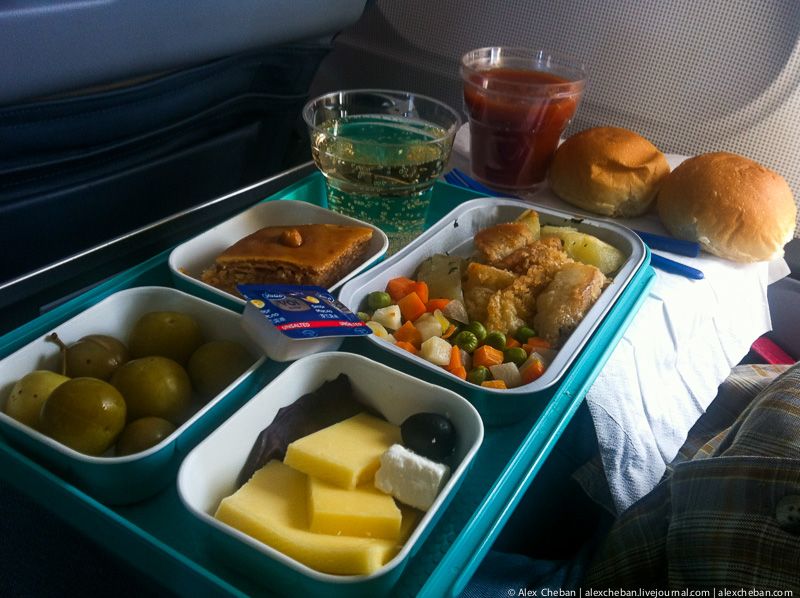 Что можно брать из еды в самолет. Еда в поезд. Питание в поезде. Еда с собой в самолет. Еда в дорогу.